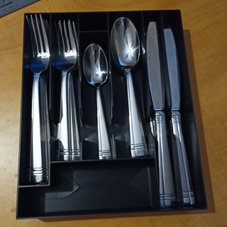 Custom compact cutlery storage tray.